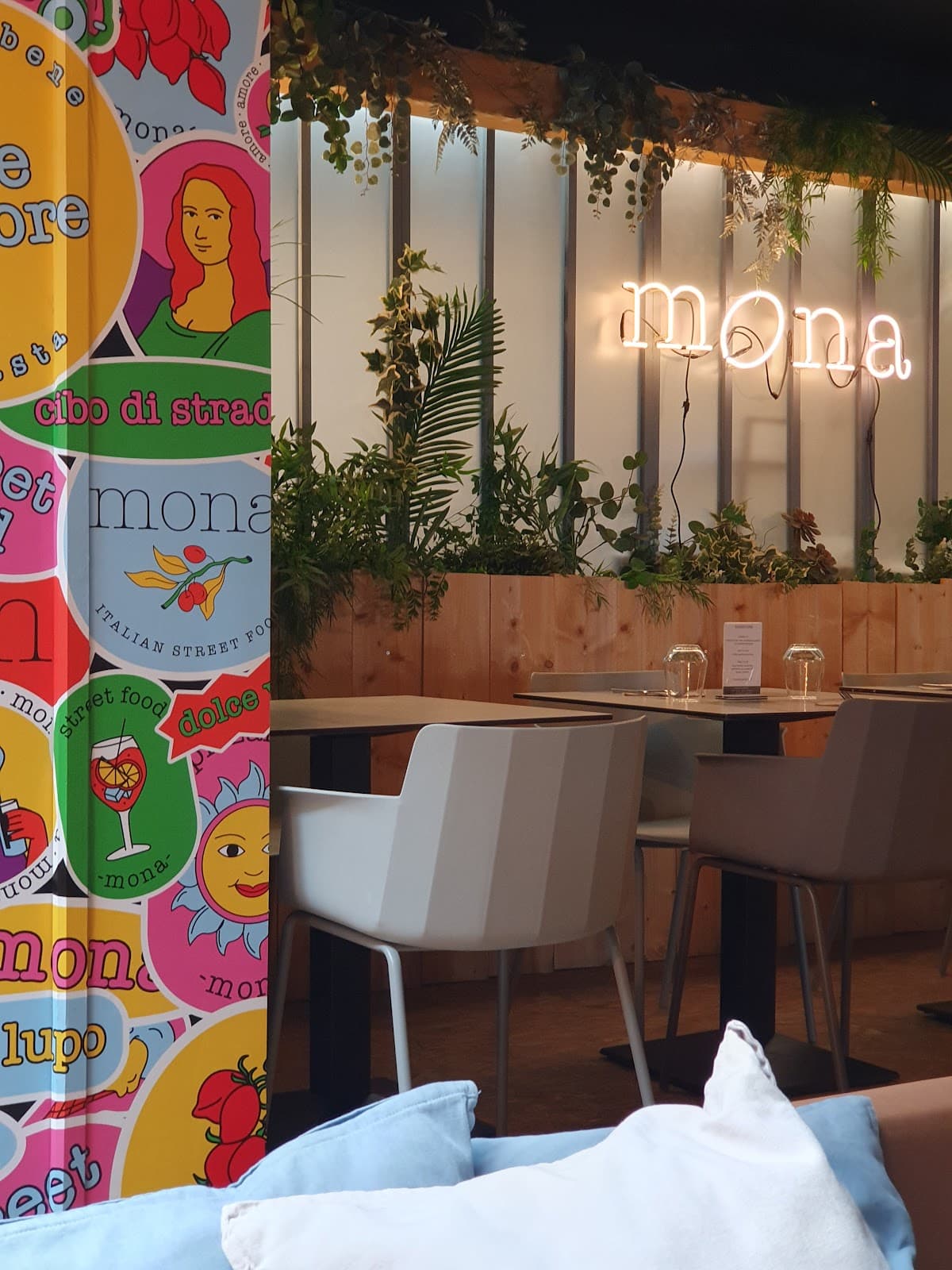 Mona the generous - 11